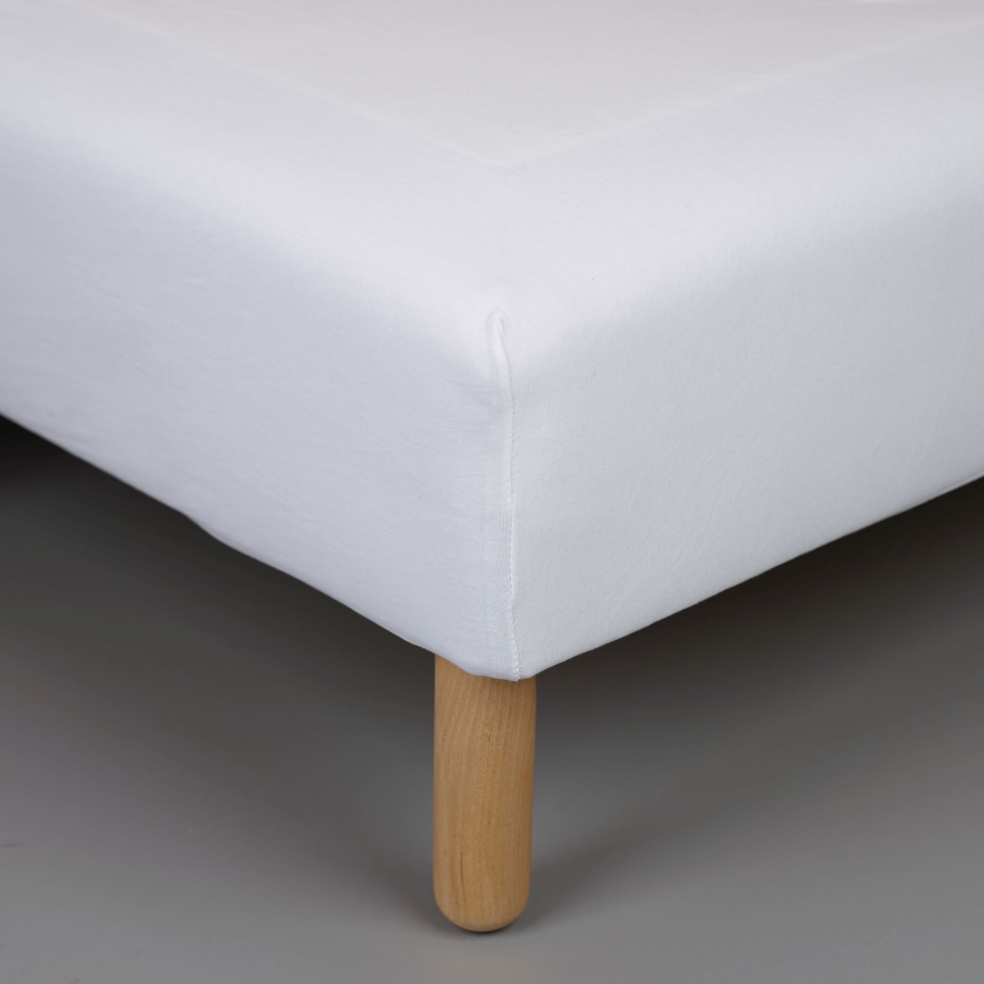 Voodilina kummiga valge - 2