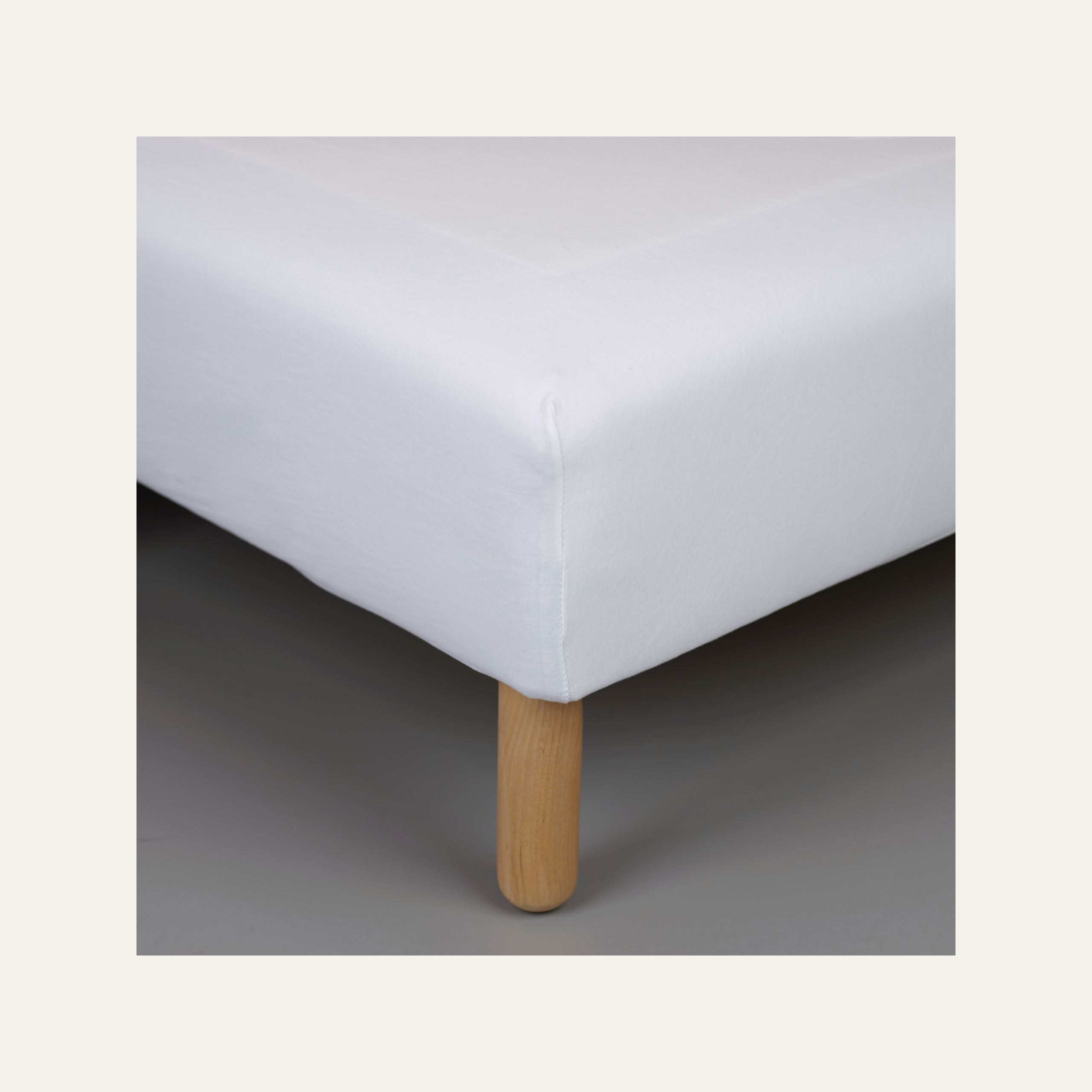 Voodilina kummiga valge - 2