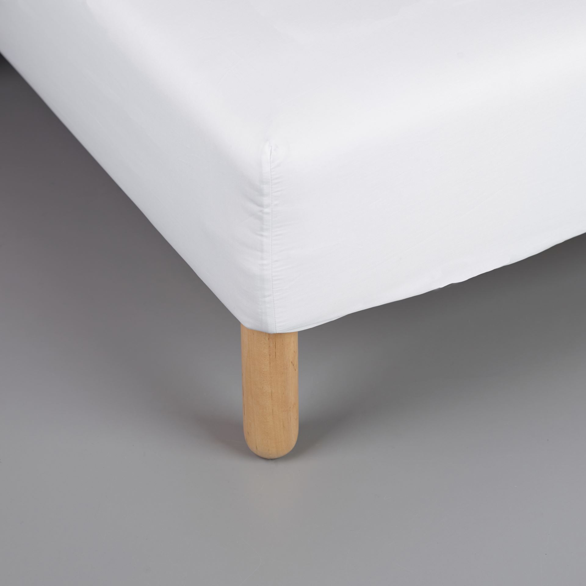 Voodilina kummiga valge - 2