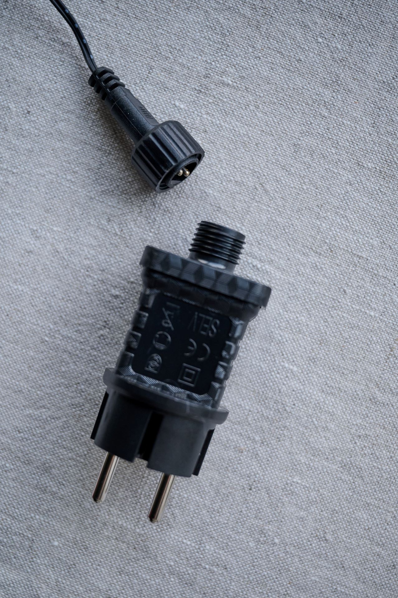Led-tulukesed must - 3
