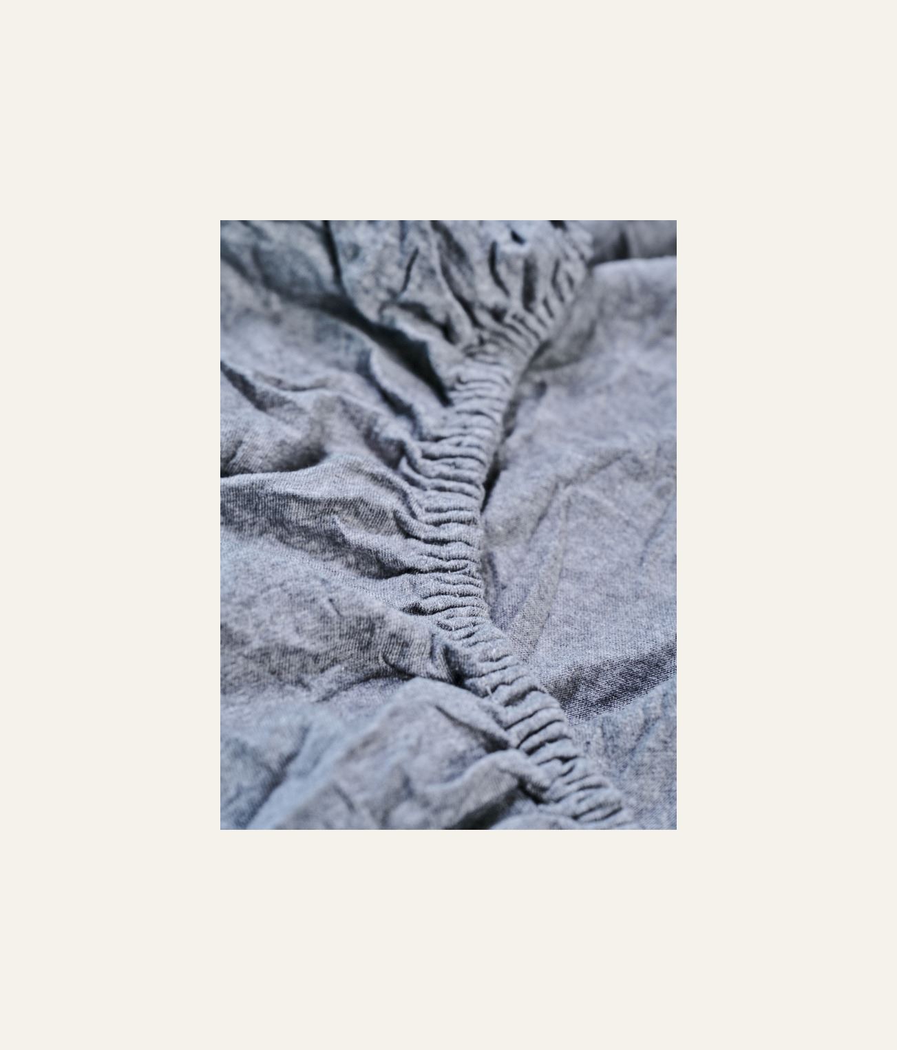 Voodilina kummiga hall - 3